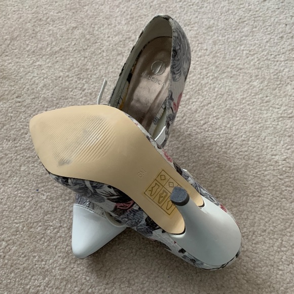 Flower Heels - Picture 4 of 5